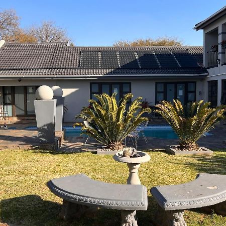 2 Op Terblanche Guesthouse Boksburg Εξωτερικό φωτογραφία