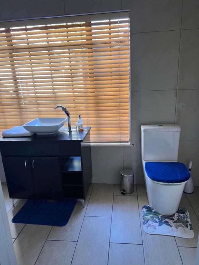 2 Op Terblanche Guesthouse Boksburg Εξωτερικό φωτογραφία
