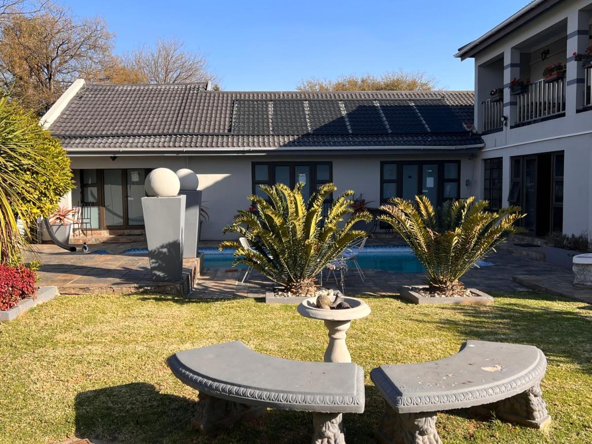 2 Op Terblanche Guesthouse Boksburg Εξωτερικό φωτογραφία