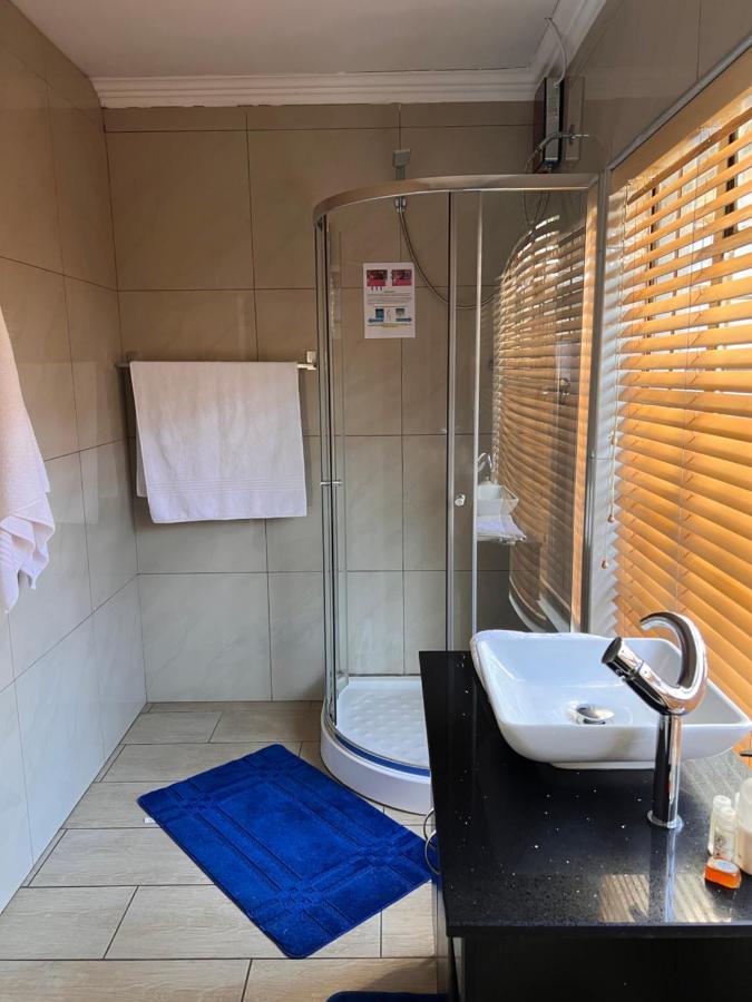 2 Op Terblanche Guesthouse Boksburg Εξωτερικό φωτογραφία