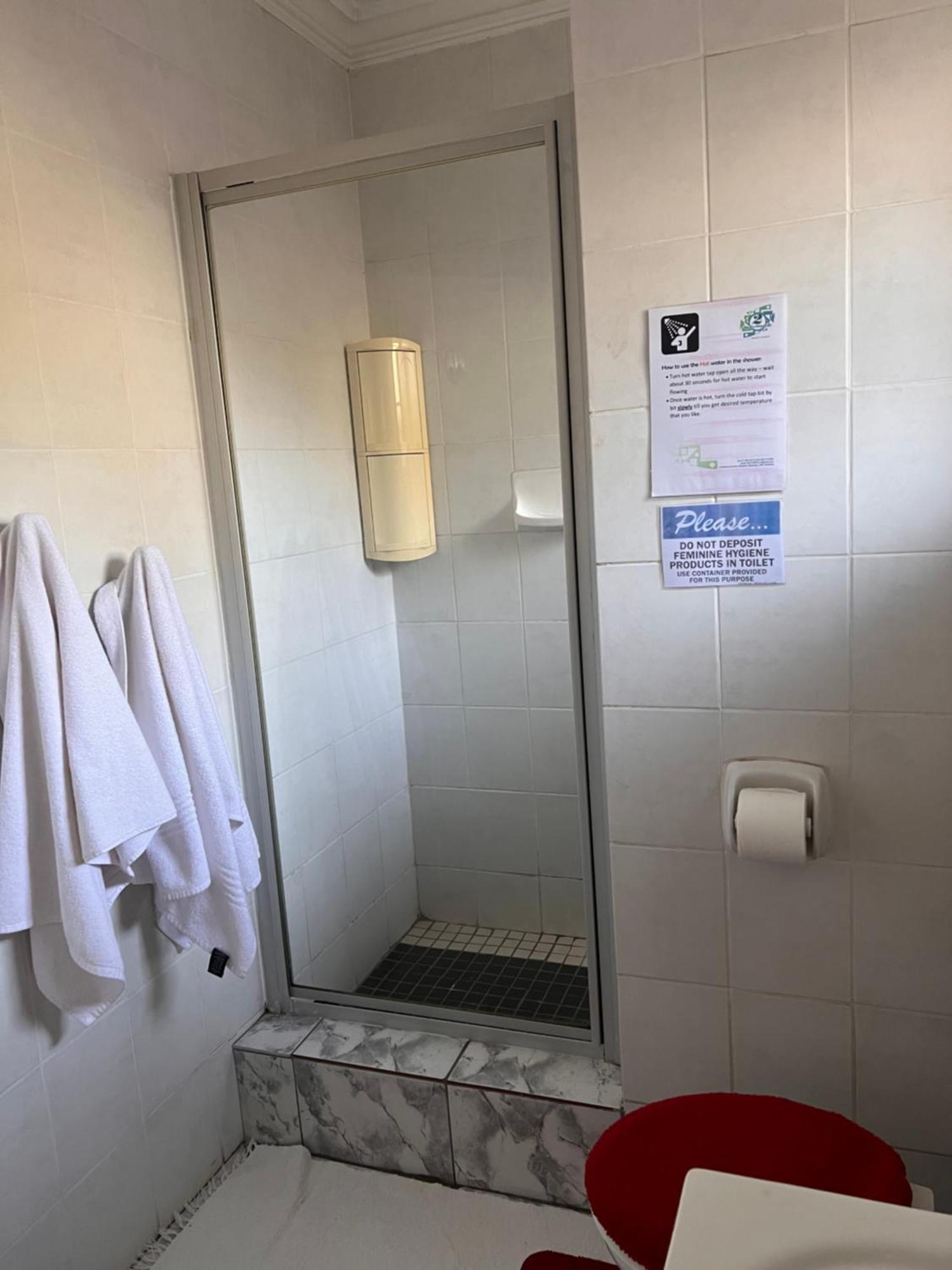 2 Op Terblanche Guesthouse Boksburg Εξωτερικό φωτογραφία