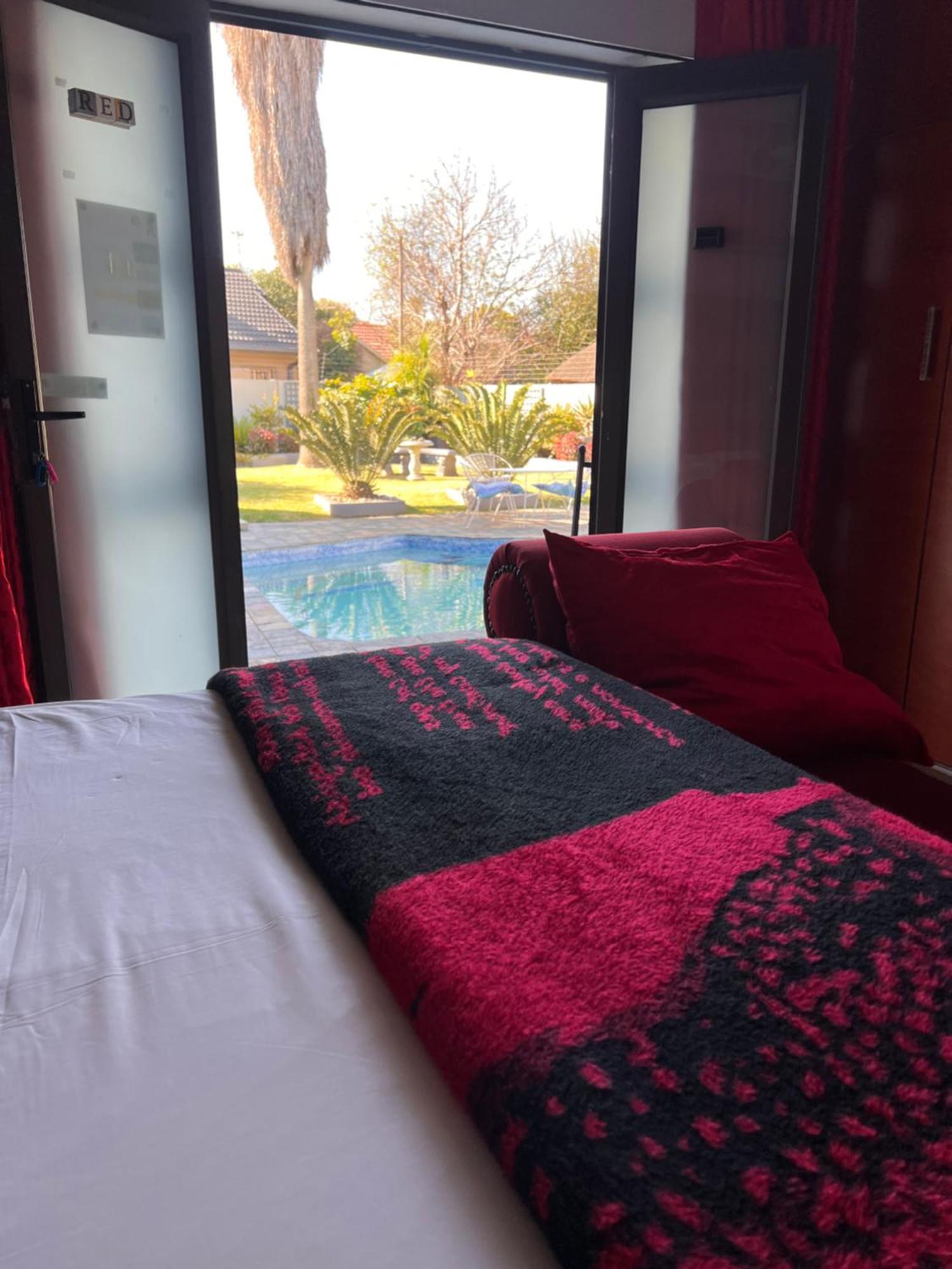2 Op Terblanche Guesthouse Boksburg Εξωτερικό φωτογραφία