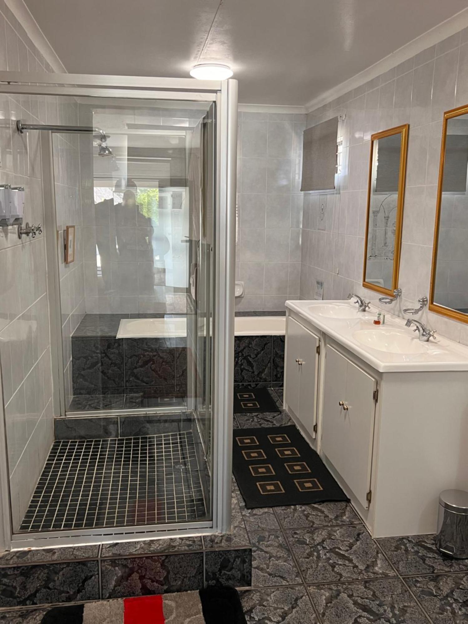2 Op Terblanche Guesthouse Boksburg Εξωτερικό φωτογραφία