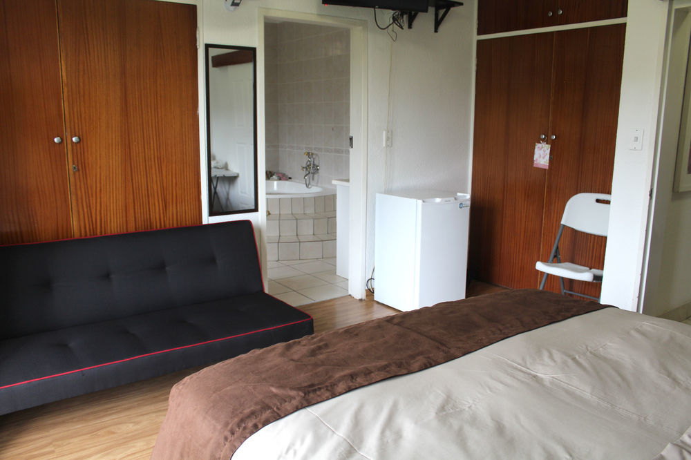 2 Op Terblanche Guesthouse Boksburg Εξωτερικό φωτογραφία