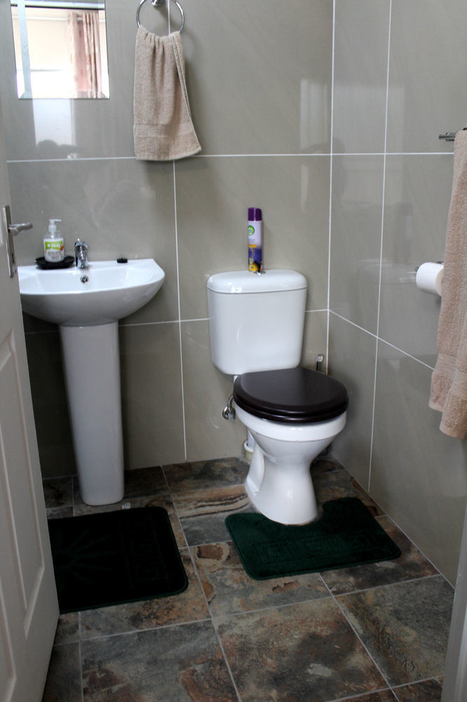 2 Op Terblanche Guesthouse Boksburg Εξωτερικό φωτογραφία